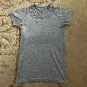 Lululemon Swiftly Tech Short Sleeve Shirt 2.0 size 8